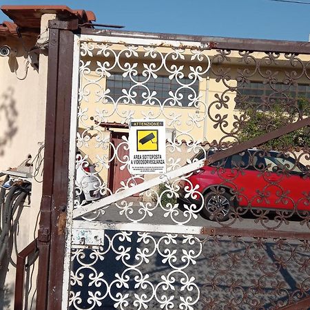 Santy's Rooms: Shared Bath, Central Location, Near Rome Fair Fiumicino Exterior photo